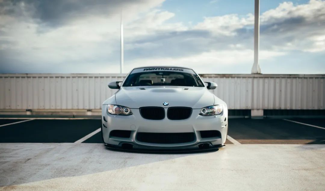  『姿态』低空飞行战舰灰宝马 E92 M3，姿态风格却难掩大佬气质