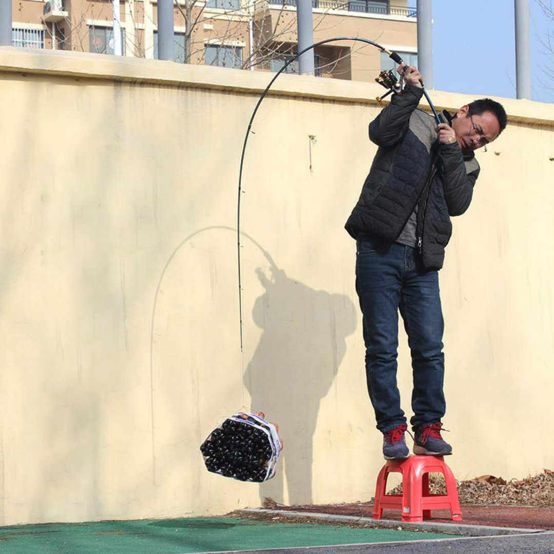 越来越多人不用传统鱼竿了，义乌造新型鱼竿已上市，钓大鱼贼厉害