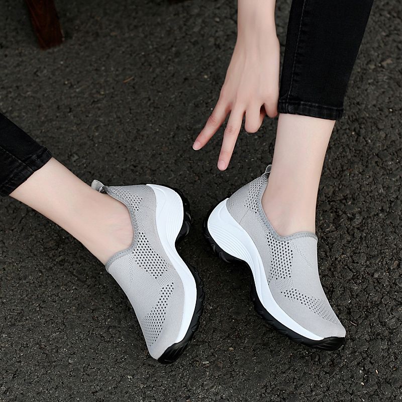 七夕节，老婆穿上这款“闪钻凉鞋”，美脚就该配美鞋，绝美