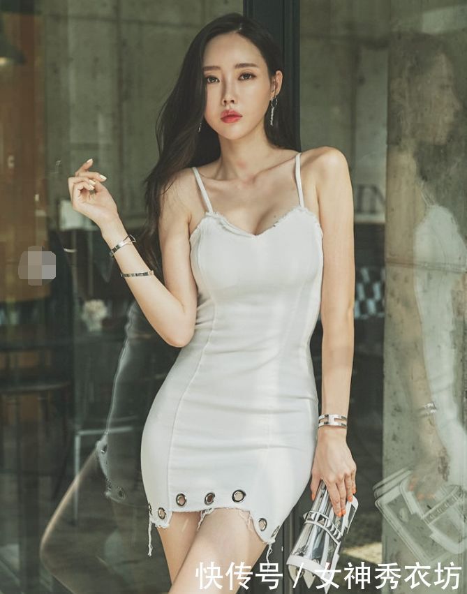 都市美女：红色高叉包臀裙配，完美凸显职场精英的气质！