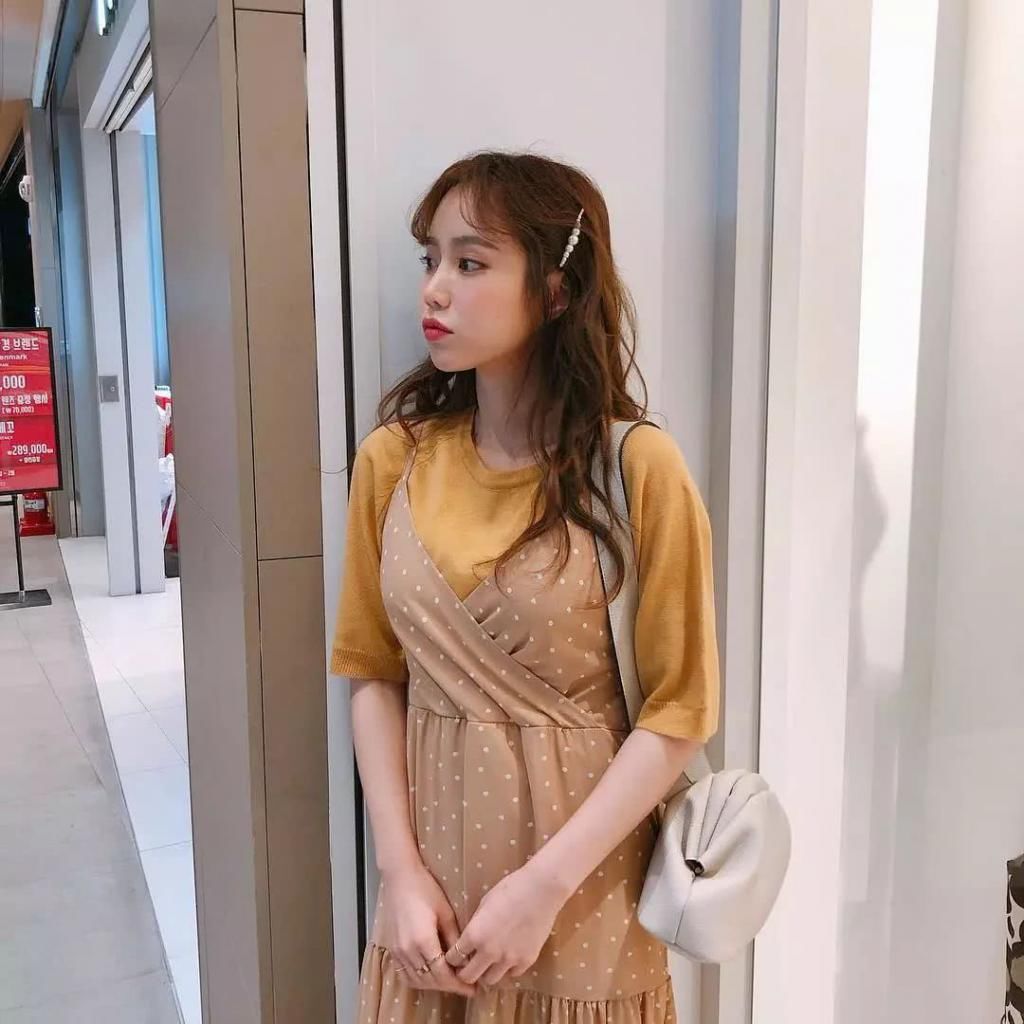  『碎花连衣裙』春季裙子搭配：春夏衣服别乱穿！今年最流行这4条裙子！显瘦又显高！