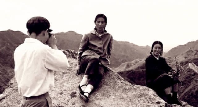 80年代老照片，图2农村办白事的大锅饭，图5简陋的售票窗口！