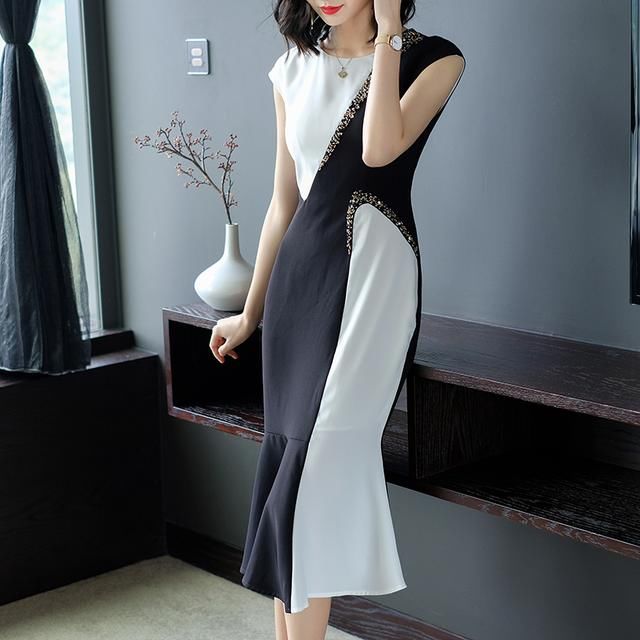 会穿包臀裙的女人,怎样都会释放性感