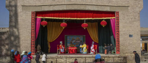  「发生」留守老人的问题越来越严重了，当他们离世之后，农村会