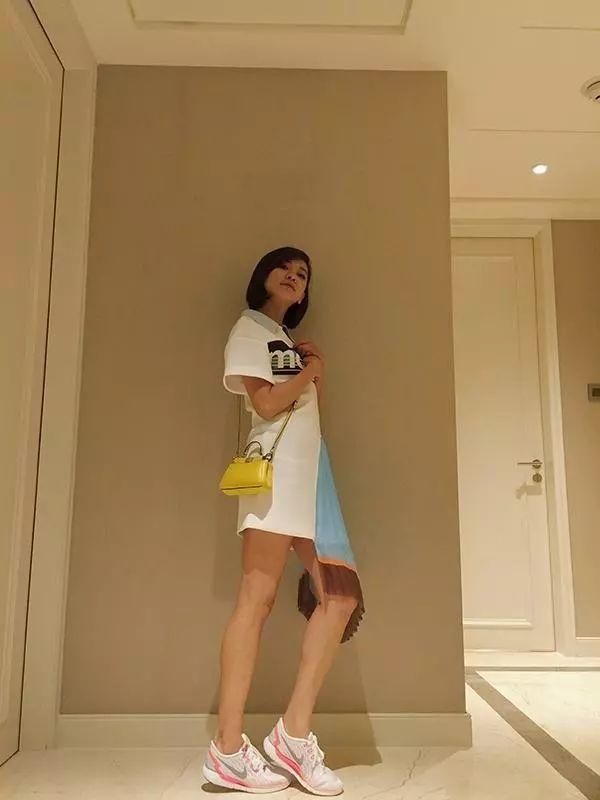 陈意涵深V裙开到肚脐了，衬托4千万的项链，网友：真的好看吗