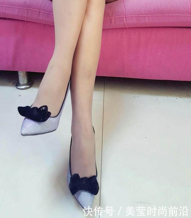 多款高跟鞋与薄丝袜的奇妙搭配，每一步都释放出十足女人味