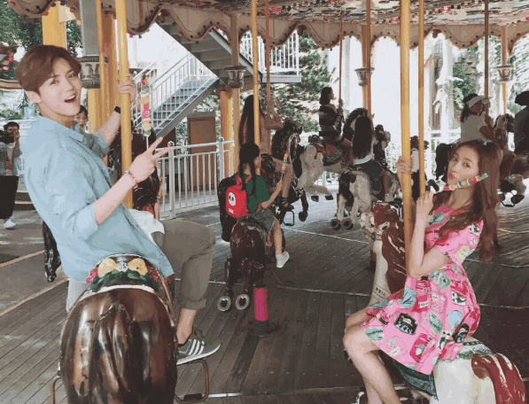 关晓彤未婚先孕, 卓伟晒出妇产证明添实锤, 鹿晗: 9月奉子成婚