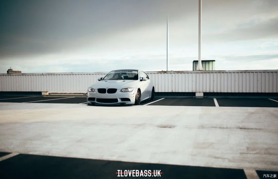  「姿态」低空飞行战舰灰宝马 E92 M3，姿态风格却难掩大佬气质