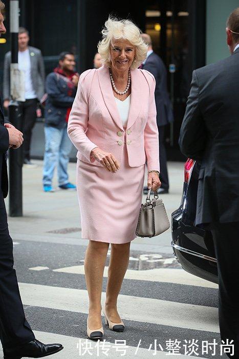 卡米拉没有戴安娜美貌容颜,但并不妨碍卡米拉有一颗爱美心!!