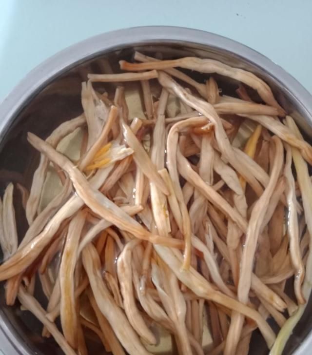  [必不可少]它是天然“黄体酮”，隔三差五吃，皮肤紧致，素颜都很美