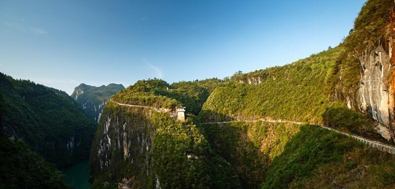 中国最具原生态的地方，水至清船犹如悬浮在空中