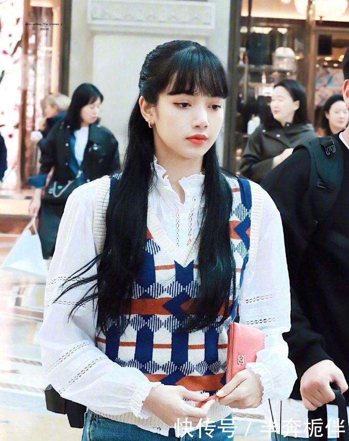  [少女感十足]小时候爱的娃娃领变成潮流神器，春天穿起来超减龄，少女范十足