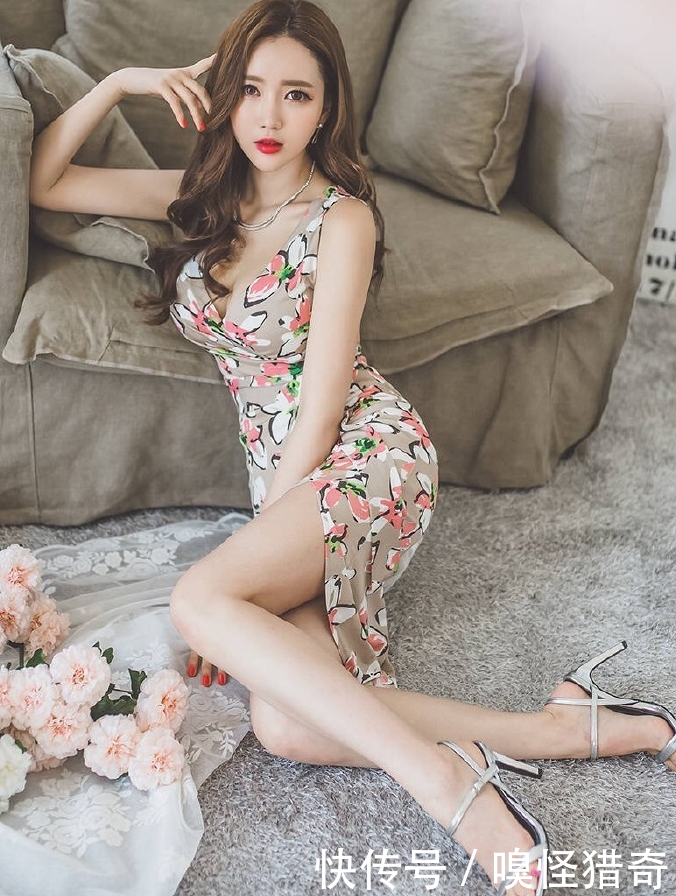 新颖优雅的紧身裙美女，散发出女性韵味！