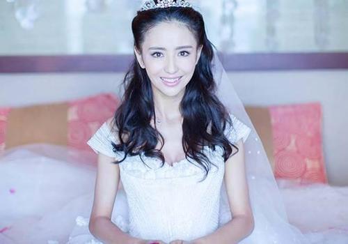 女生帅起来就没男生什么事了,周冬雨短发纯净,短发意外好看的是她