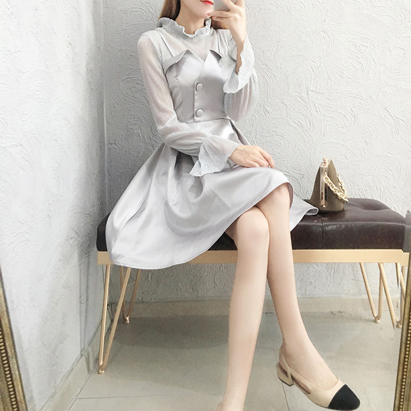 明明只有33岁，别打扮像大妈，瞧瞧下图女人穿的裙装，美不可言