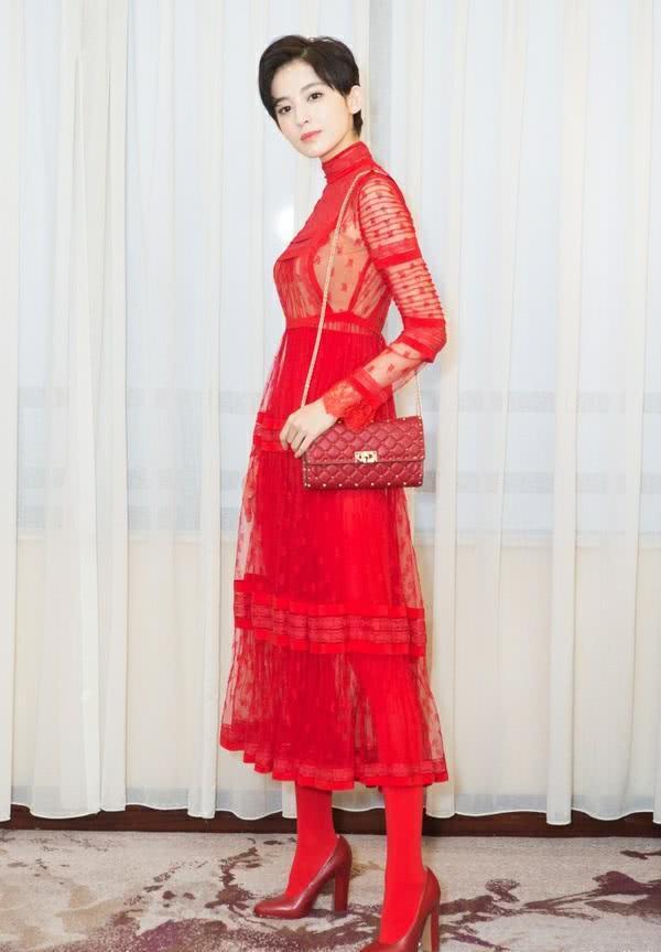 女明星穿红裙：范冰冰霸气，景甜性感，关晓彤不及赵丽颖