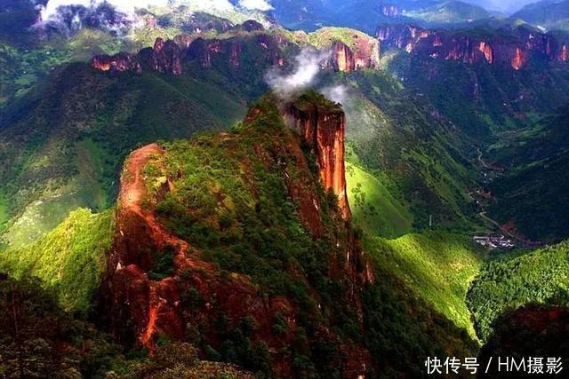 「座山峰」中国有个神奇的地方,一天3次日出,3次日落!