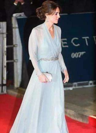 30年前的戴安娜王妃美得惊艳！自带贵族气质远超凯特王妃！