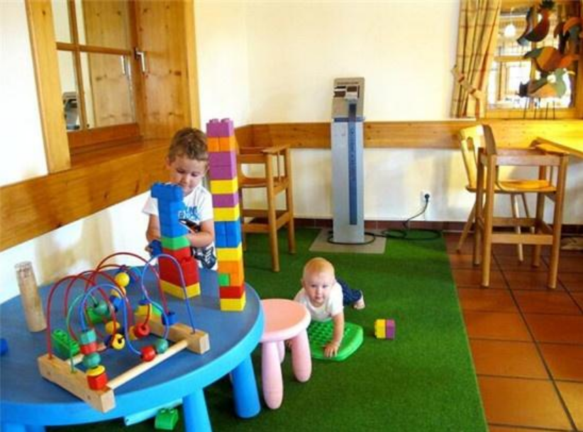 德国和中国的高速公路服务区对比看完才知道什么叫“服务”