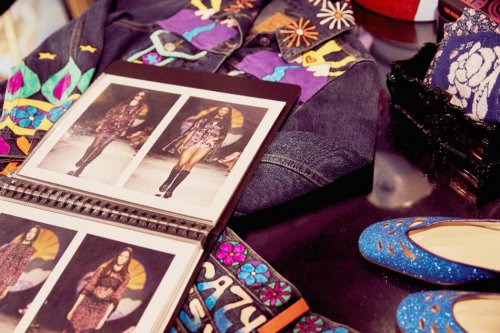 时尚跨界 肯德基携手安娜苏“制服”时尚圈,“包”你不一样