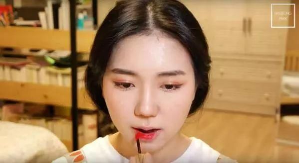 种草| 为什么西柚色口红让我黑了三度，蔡依林倪妮却能白成这样!