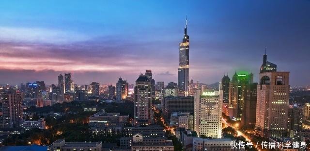 江苏南京和山东青岛的2018年GDP成绩，谁更优秀