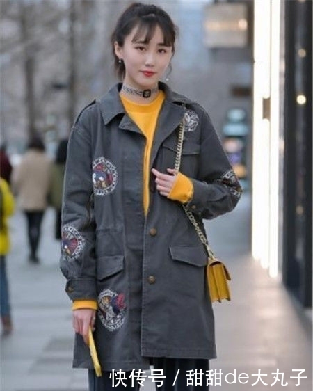 不已:路人街拍:这一位时尚靓丽的美女,高挑纤细的身材让人羡慕不已