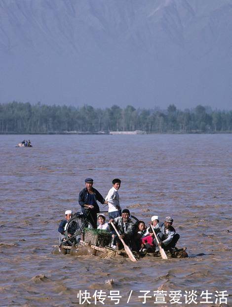 高清老照片80年代初的中国，有些场景已消失有些场景让人难忘