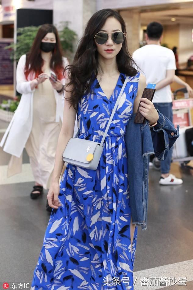 韩雪高开衩连衣裙秀美腿,暖心打招呼礼貌满分!