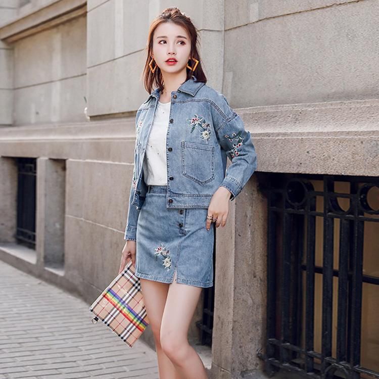 穿腻了连衣裙,偶尔换换风格,就试试这款牛仔两件套,洋气超显瘦