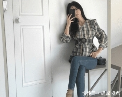 #自信#年轻自信的牛仔裤打扮,美女动感有魅力!