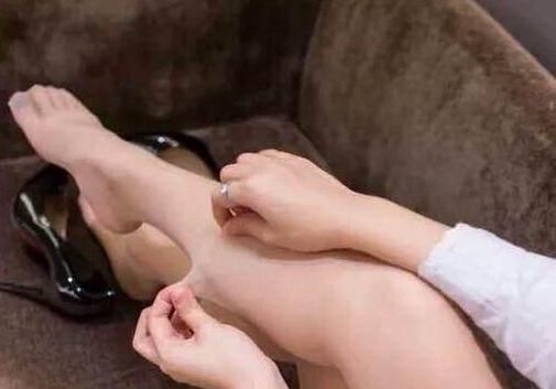 经典时尚的尖头细跟设计，搭配包臀裙简直就是超级女神