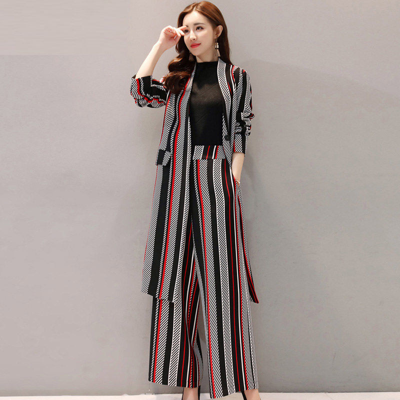 是跟短裤说拜拜时候了，今秋流行这种秋装，45岁妈妈穿上美爆了