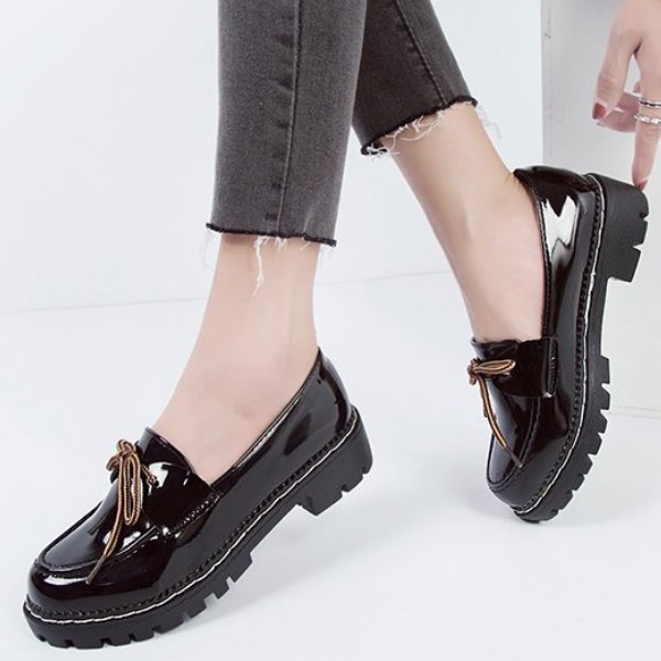 这时候穿高跟?不是让人牙都笑掉了?看看这款式的单鞋真的超级赞