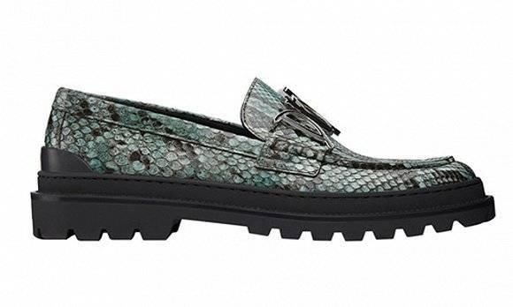  #能力#LV乐福鞋呈现上世纪初时尚，GUCCI雾面唇膏挑战搭配能力