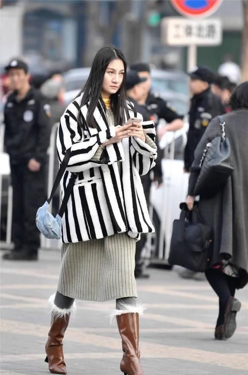  『色彩』春季的穿搭，如何搭配出色彩和层次感，你可以借鉴她的搭配