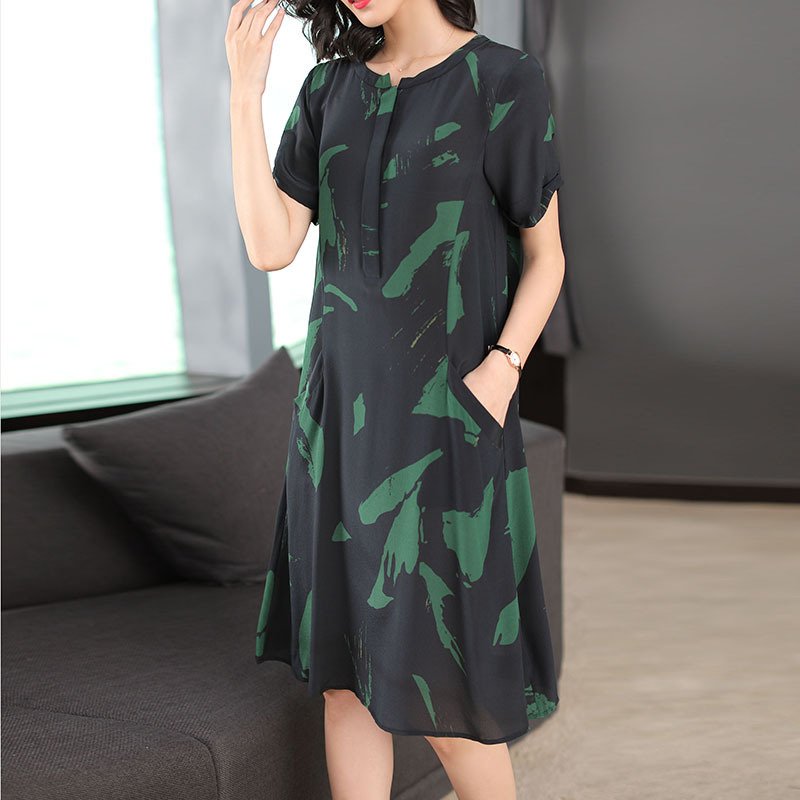 又发现一种高贵连衣裙，比T恤大气，比蕾丝更有面，气场十足