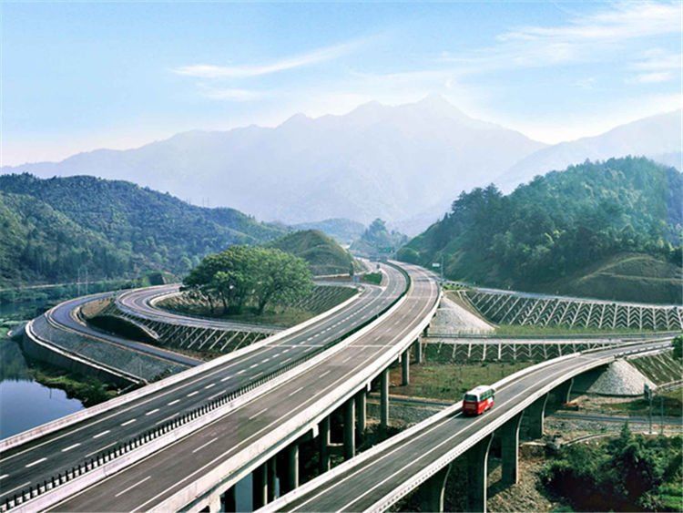 高速的“逢三必进”是啥秘诀?老司机:这都不懂，还敢上高速?