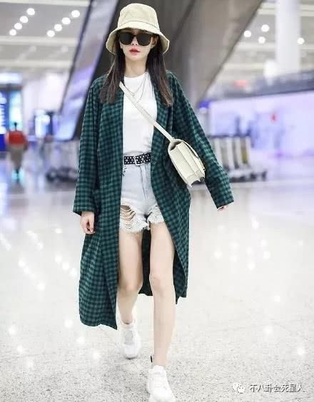 女星早秋机场秀，蒋欣依旧雄壮，张馨予幸福肥，吴昕身材比例太虐