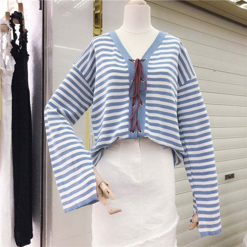 卫衣好穿但没气质，瞧下图女人穿这种嫩美衫，姐姐看了忍不住