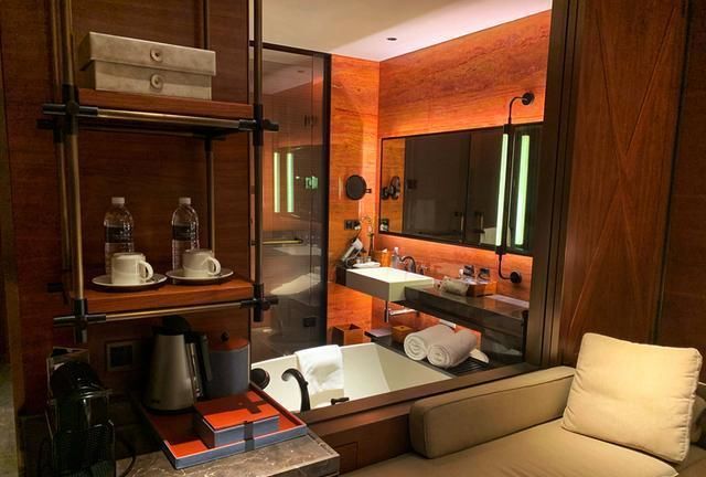 世界唯一建在深坑里的五星酒店,中国花了12年才完工,效果太震撼