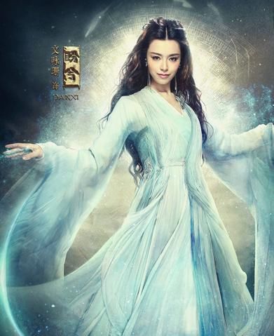 烈焰红唇的秦海璐穿出高级感，接二连三获奖的马伊琍鱼尾裙才迷人