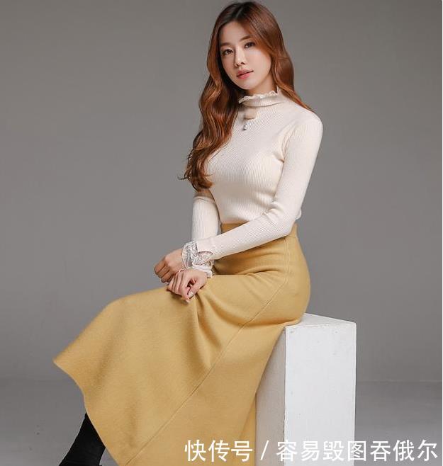 「时尚姑娘们」选择款式简约的半身长裙,你也能穿搭出优雅知性的美