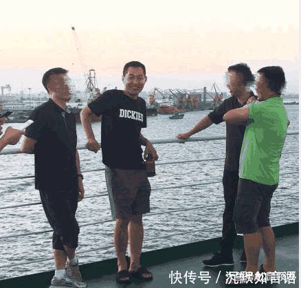 高铁“霸座男”被拉黑后再次发声, 看了他的微博认证后网友怒了