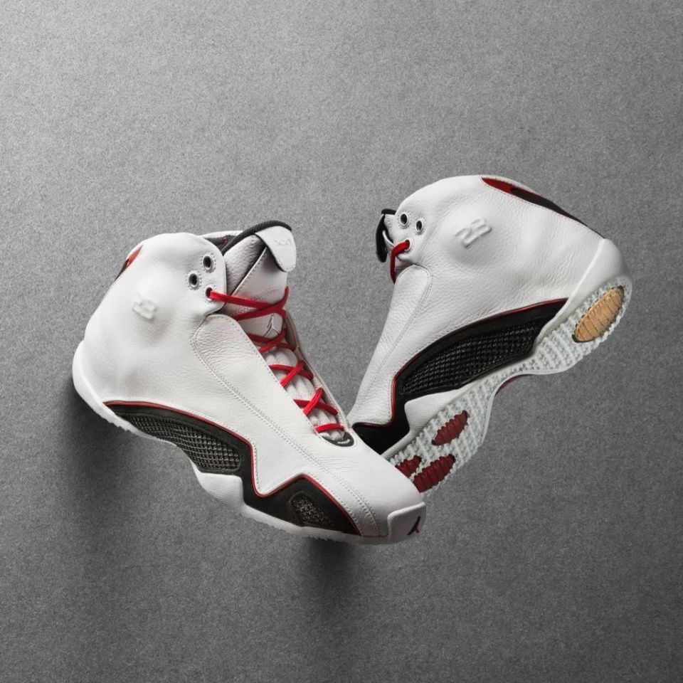 穿什么球鞋不影响开百万豪车?让 C 罗来告诉你!