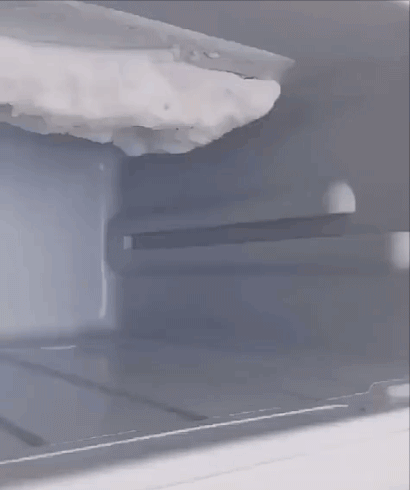  【厚厚的】怎么去掉冰箱里的那厚厚的一层冰？你只需一碗开水……