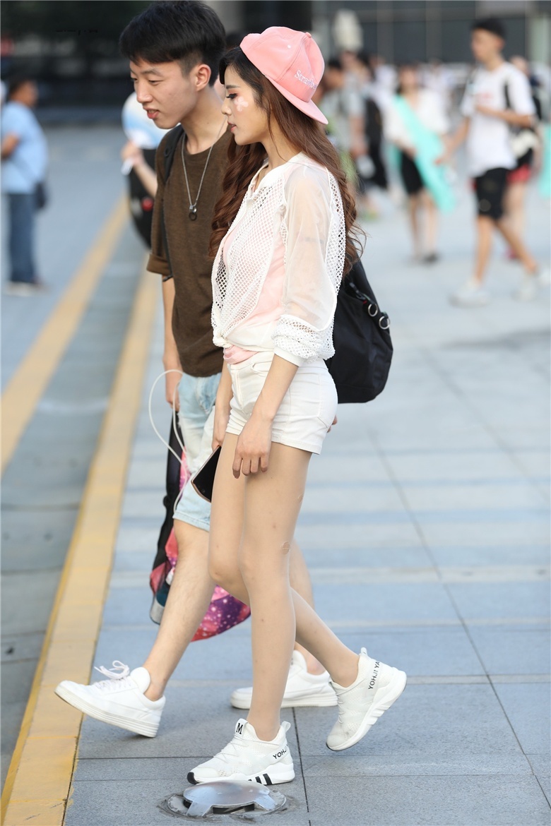 穿肉丝的可爱型小姐姐，清纯的感觉是装不出来的