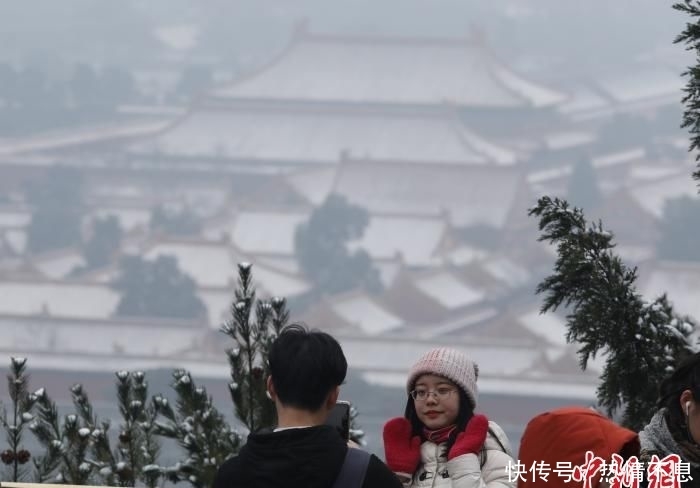  「二场雪后」北京迎来今冬第二场雪 市民纷纷拍照留念