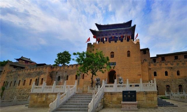 山西有座蜂窝式古城堡，用蛋清与糯米砌墙，过去只有几十户人家