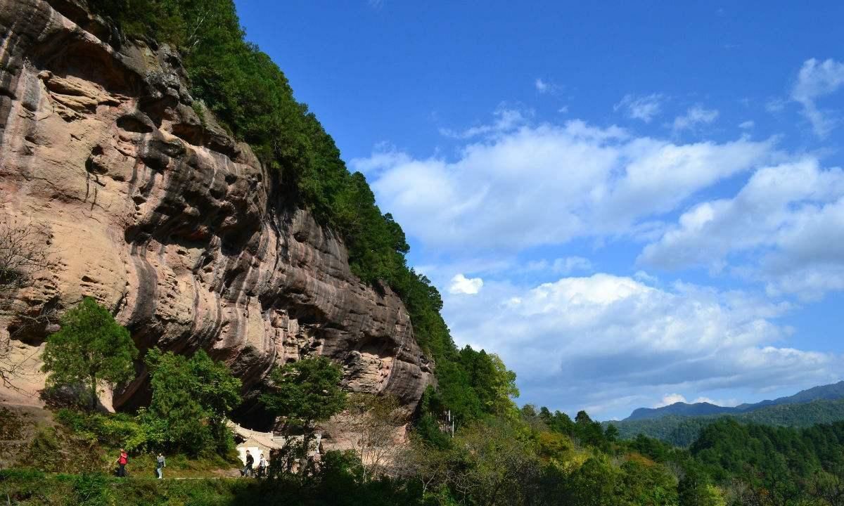 一佛二侍者二菩萨，闻名遐迩的麦积山石窟，你有去到过吗？